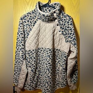 Abercrombie & Fitch long sleeve leopard fleece. Pockets and snaps. Size L